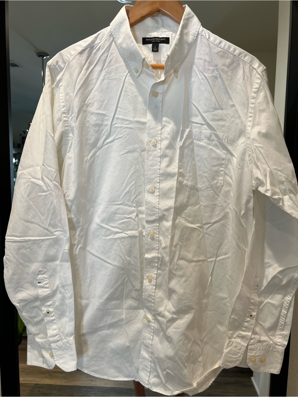 Banana Republic Men’s White Button-Down Oxford Shirt